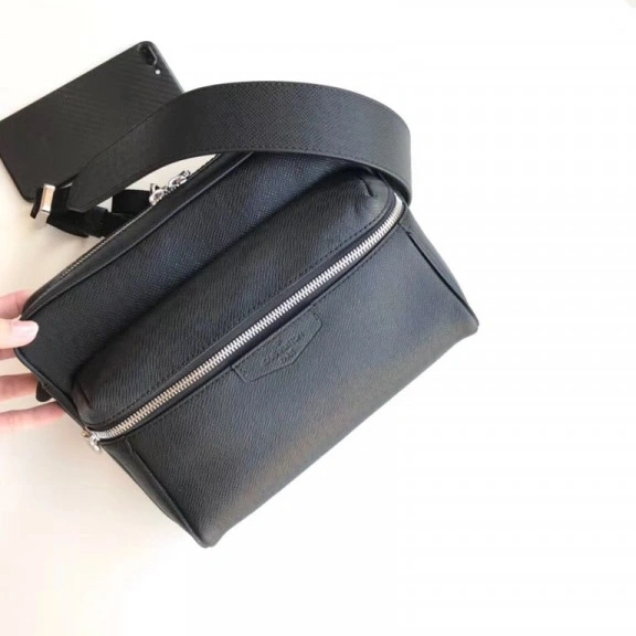 Vuitton OUTDOOR MESSENGER Louis PM 0224